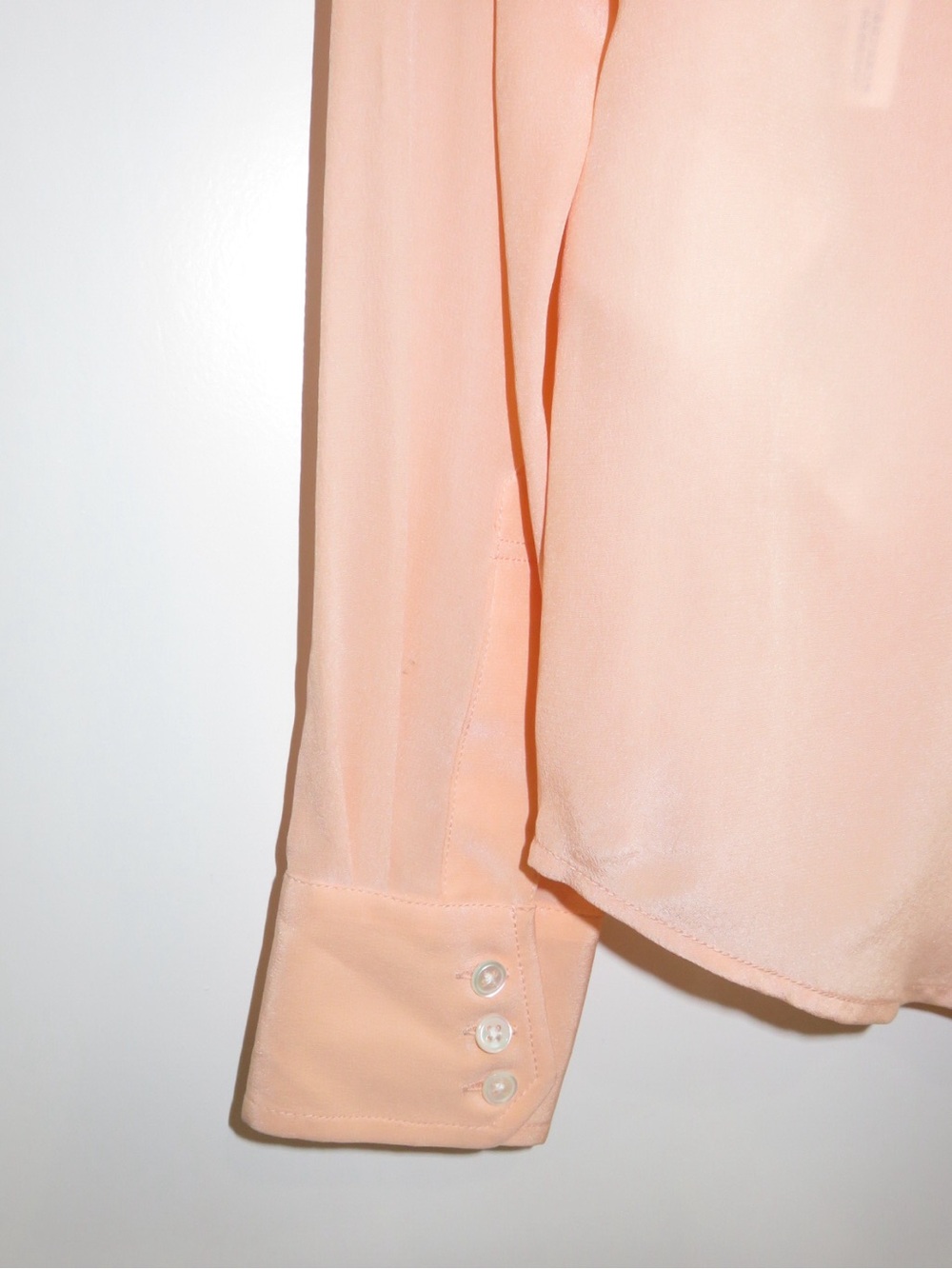 Levi's 100% Silk Collar Button-Down Top - Picture 11 of 11